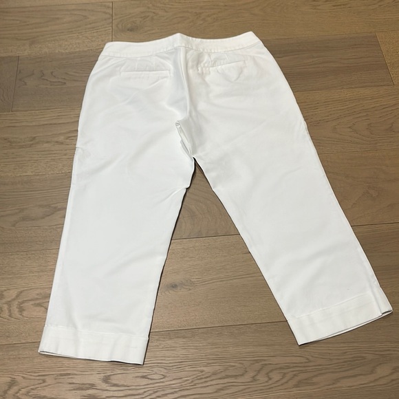 Ann Taylor white Capri pants women’s size 6 - Picture 2 of 3